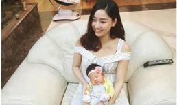 Á hậu Trà My khoe ảnh đầy tháng con gái đầu lòng