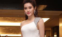 Huyền My vẫn xuất hiện rạng rỡ tại sự kiện dù đêm trước chỉ ngủ một tiếng