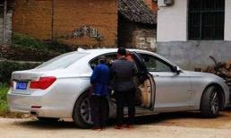 Mẹ người yêu đang nhặt rác bị ngã, chàng trai chạy lại giúp và hôm sau thấy chiếc xe 12 tỷ đỗ trước nhà