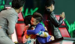 Hot boy nhí đội Noo Phước Thịnh hôn Đông Nhi trước mặt Ông Cao Thắng