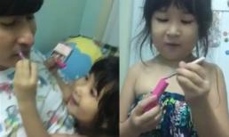Con gái Huy Khánh siêu đáng yêu, trổ tài makeup... cho bố