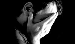 Nghe con gái hét thất thanh sau tiếng phanh gấp, người bố vẫn thản nhiên đèo bồ phóng vượt qua và kết cục đau đớn cho gia đình