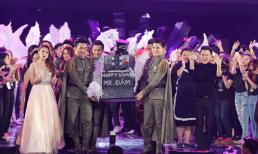 Đàm Vĩnh Hưng mừng tuổi mới trong vòng tay nghệ sĩ, bạn bè và khán giả