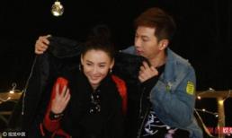 Lộ ảnh Trương Bá Chi tình tứ với người đàn ông điển trai