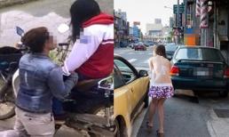 Vừa chia tay, bạn trai đã lái xế hộp bạc tỷ lướt qua khiến cô gái tiếc ngất chạy theo chặn đầu xe làm điều này