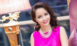 Mai Thu Huyền duyên dáng khi diện áo dài cách tân