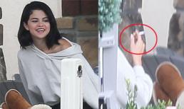 Selena Gomez bị bắt gặp khi đang hút thuốc bên ngoài trại cai nghiện
