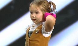 Cô bé 4 tuổi nói được 7 thứ tiếng khiến cả thế giới kinh ngạc