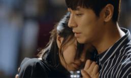 Bàng hoàng khi thấy mẹ dí vào mặt vợ quả trứng luộc rồi nói: “Ăn đi cho trứng to lên còn đẻ, đàn bà gì mà mấy năm trời không có con”