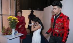 Noo Phước Thịnh cùng trò cưng thành kín trước bàn thờ tổ đêm chung kết Giọng hát Việt Nhí 2016