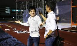 Đan Trường đội mưa đến tập luyện trong liveshow của Việt Hương