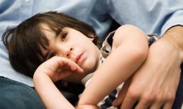 'Trên đời có nhiều người giống chồng em lắm chị ạ, thêm một đứa bé giống nữa cũng thú vị'