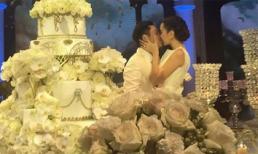 Đám cưới xa hoa của MC Mai Ngọc: Cô dâu chú rể trao cho nhau nụ hôn ngọt ngào