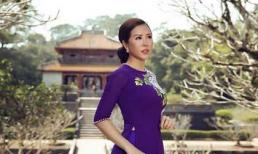 Hoa hậu Thu Hoài duyên dáng trong tà áo dài tím