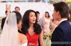 Đang định trao nhẫn cho cô dâu thì một cô gái bất ngờ lên giật lấy chiếc nhẫn và hô lớn...