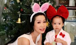 Con gái Trịnh Kim Chi đáng yêu bên mẹ trong dịp Giáng sinh
