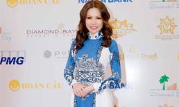 Hoa hậu Bùi Thị Hà nhẹ nhàng thả dáng quyến rũ trong trang phục áo dài