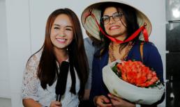 Đạo diễn và nữ chính 'Cô dâu 8 tuổi' xuất hiện rạng rỡ tại sân bay Việt Nam