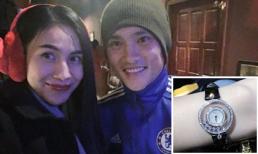 Kỉ niệm 9 năm yêu nhau, Thủy Tiên được Công Vinh tặng đồng hồ đính kim cương