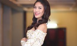 Mê mẩn nhan sắc gợi cảm của Lan Khuê khi đi trao giải 'Quả bóng vàng'