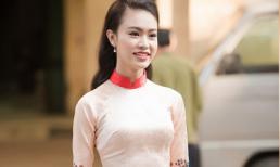 'Người đẹp truyền thông' Ngọc Vân rạng rỡ trong tà áo dài của Hoa hậu Ngọc Hân