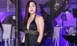 Diện đầm hở vai, Phi Thanh Vân lẻ bóng tại sự kiện