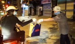 Hồ Ngọc Hà mặc giản dị, bịt khẩu trang kín mít đi tặng quà Tết cho người nghèo