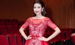 Hoa hậu Mỹ Linh hút ánh nhìn với đầm xuyên thấu