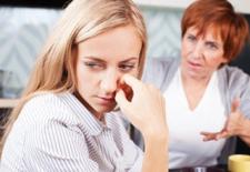 Mẹ chồng keo kiệt thích ăn ngon, cứ canh me khi nào vợ chồng tôi nấu cơm là chạy sang xin