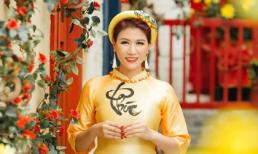 Trang Trần đằm thắm, dịu dàng khi diện áo dài đón xuân 