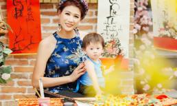 Mẹ con Trang Trần diện áo dài rạng rỡ ngày xuân