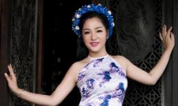 Diễn viên hài Thúy Nga duyên dáng khi diện áo dài