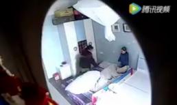 Xem camera, cha mẹ 'chết lặng' khi thấy osin làm điều này với con mình