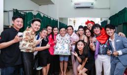 Hari Won bí mật mừng sinh nhật ông xã trên sân khấu kịch