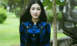 'Nàng thơ xứ Huế' Ngọc Trân tái xuất duyên dáng với áo dài dát vàng