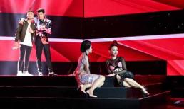 Giọng hát Việt 2017: Đông Nhi, Tóc Tiên 'nằm dài' trên sàn đấu để giành thí sinh The Voice 2017
