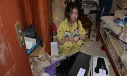 'Rùng mình' trước căn phòng bẩn như bãi rác của nữ hacker 9X