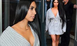 Kim Kardashian 'thả rông' vòng một, để tóc thẳng thướt tha như nữ sinh