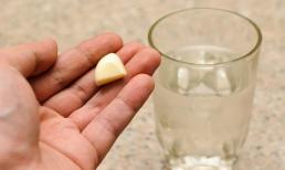 Ai cũng biết lợi ích của tỏi, nhưng điều gì xảy ra khi ăn tỏi lúc đói?