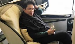 Ca sĩ Quang Toàn sang chảnh với bộ đồ hàng hiệu khi xuống sân bay