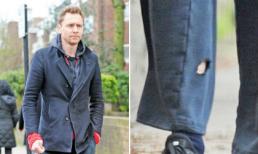 Lịch lãm bên Hồ Ngọc Hà là thế, Tom Hiddleston lại mặc quần thủng ra đường 