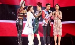 Giọng hát Việt 2017: Thí sinh òa khóc, ngừng hát trên sân khấu khiến các HLV ngỡ ngàng