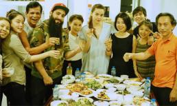 Đạo diễn phim 'Kong' ăn tối thân mật cùng gia đình Hồ Ngọc Hà tại nhà riêng