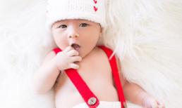 Vợ Đan Trường chia sẻ loạt ảnh của con trai nhân ngày bé tròn 1 tháng tuổi