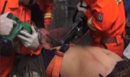 Bị 4 cọc thép đâm xuyên cơ thể, người đàn ông vẫn sống sót thần kỳ