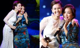 Sau sự cố trao giải, Lã Thanh Huyền tặng lại cúp cho NSƯT Minh Trang