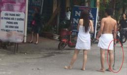 Sự thật hai nữ một nam quấn khăn, cầm phụ kiện 'người lớn' trước cửa nhà nghỉ gây xôn xao