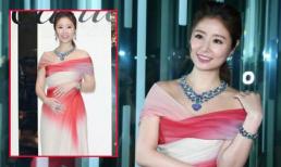 Diện đầm hở vai, Lâm Tâm Như lộ thân hình mũm mĩm, bụng to như đang mang bầu