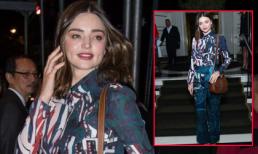 Miranda Kerr diện quần ống loe, khoe da trắng môi đỏ tại sự kiện