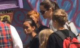 Angelina Jolie tươi rói mừng sinh nhật con gái Shiloh tại Disneyland